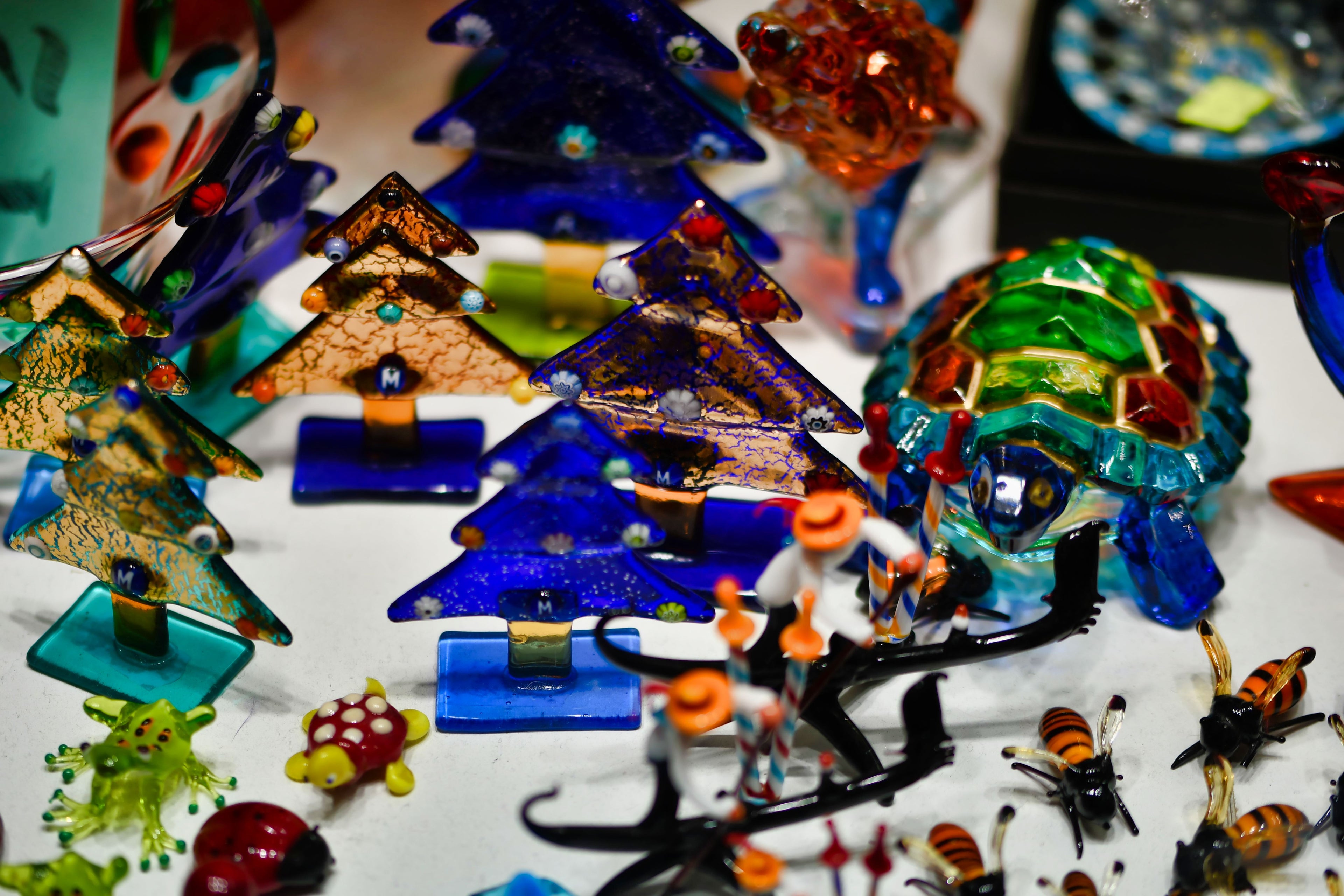 November 26-29: Handmade Retail Hut