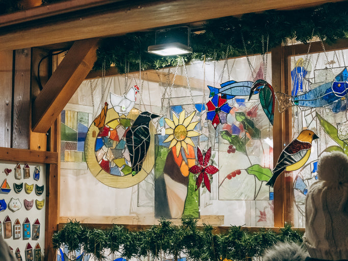 10 Days before Christmas Dec 15 - 24: Imported Retail Hut (not made by owner)