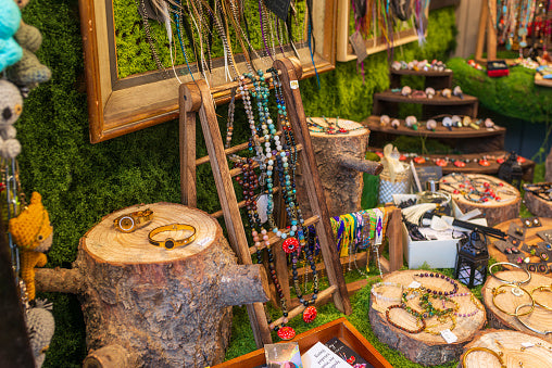 10 Days before Christmas Dec 15 - 24: Imported Retail Hut (not made by owner)